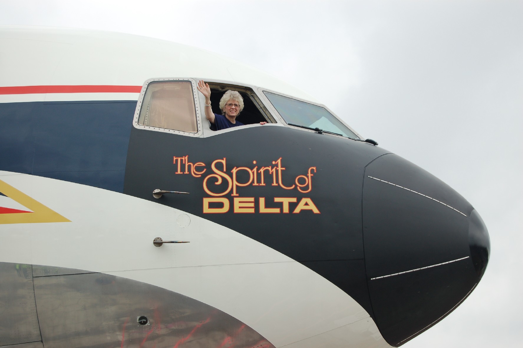 5-7-06 Judy Bean waving from Spirit