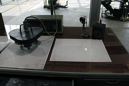 Link Trainer desk top