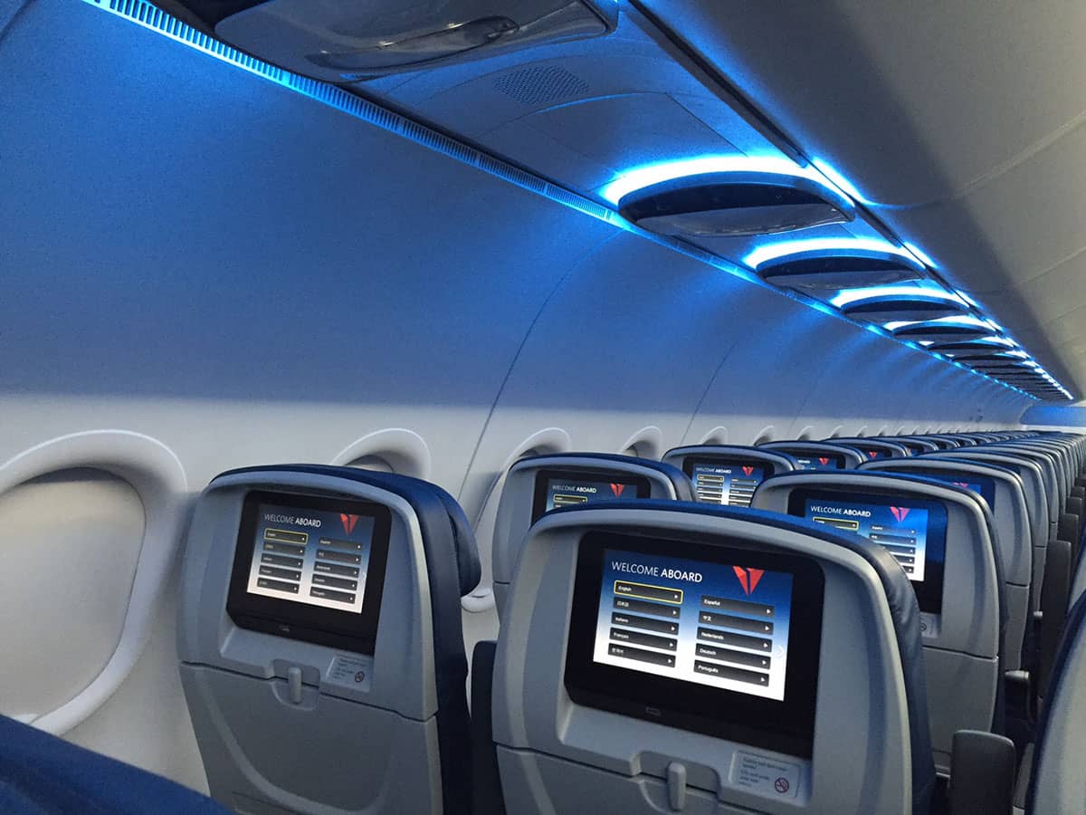 A319-100 interior 2015_screens