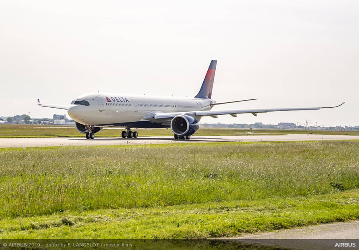 A330-900neo_on_runway_20220715