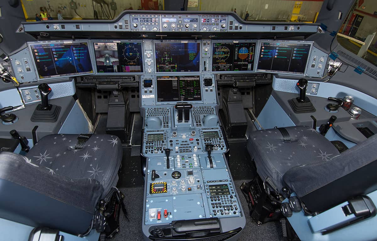 A350-900 flight deck 2015