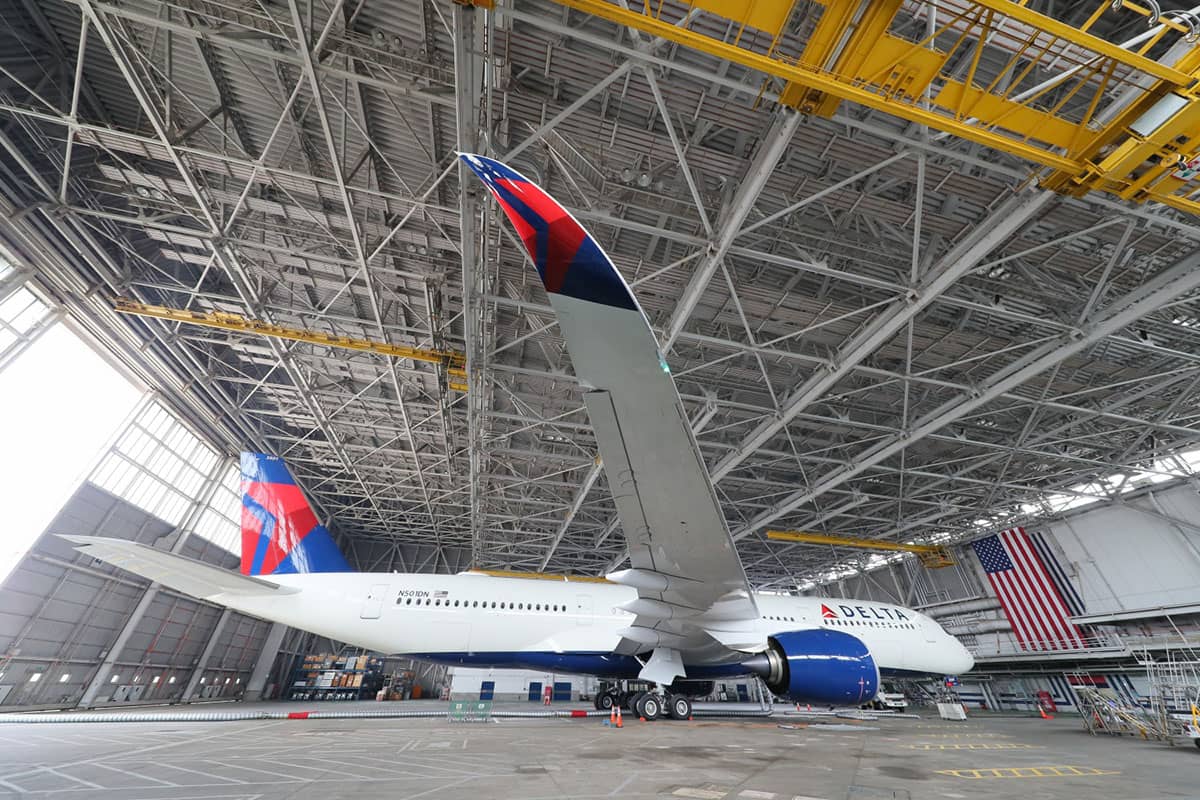 A350-900 in hangar 2017