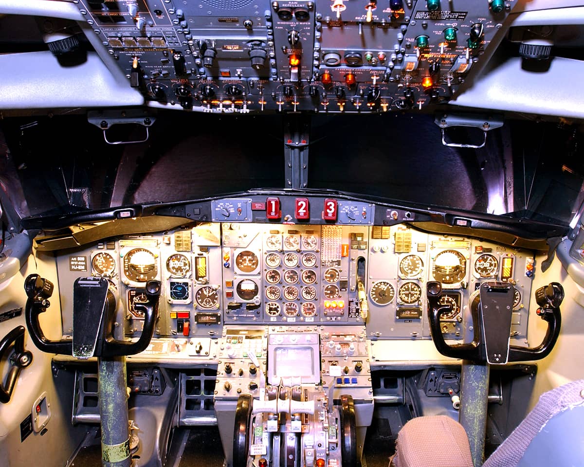 727 flight deck
