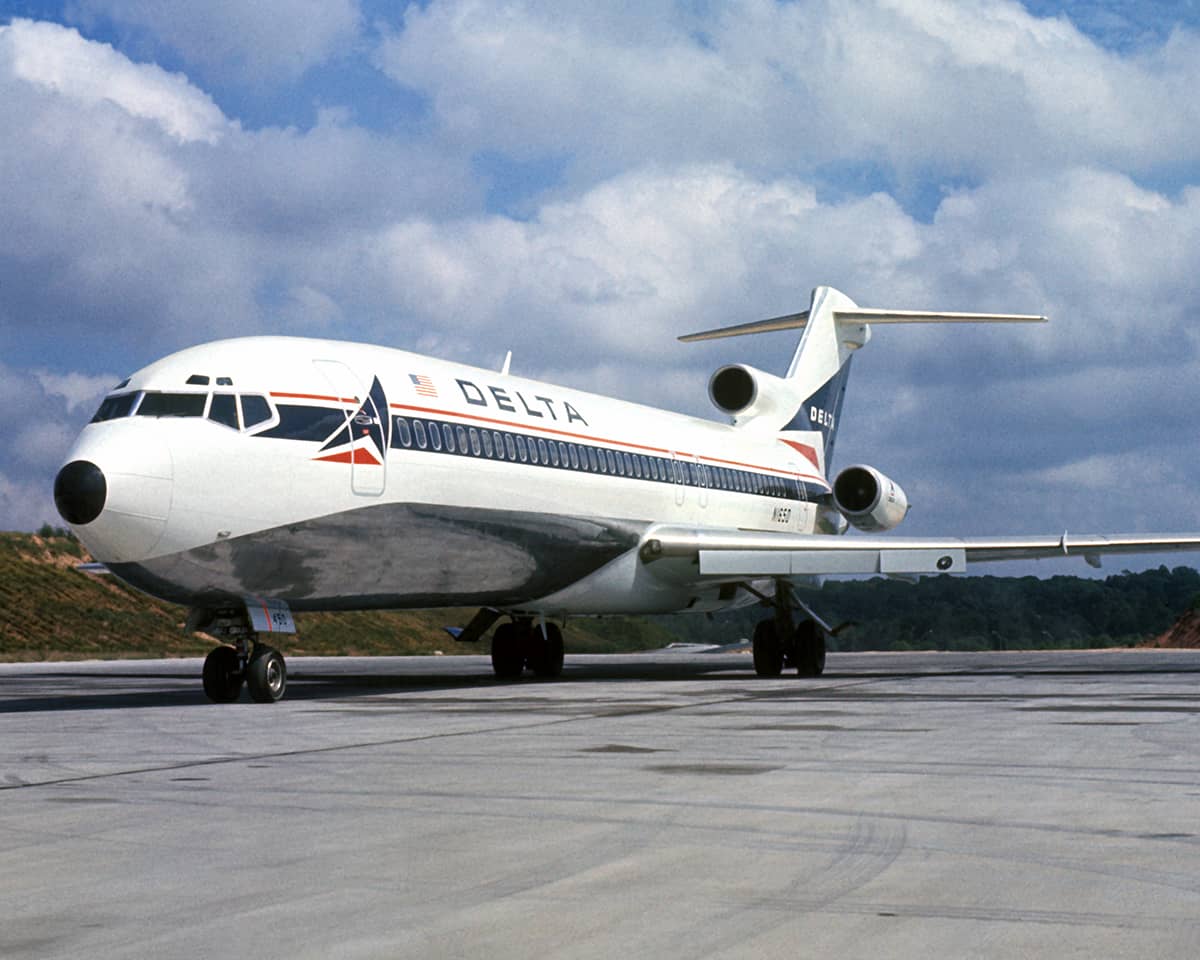 727 N1650_parked_727GX