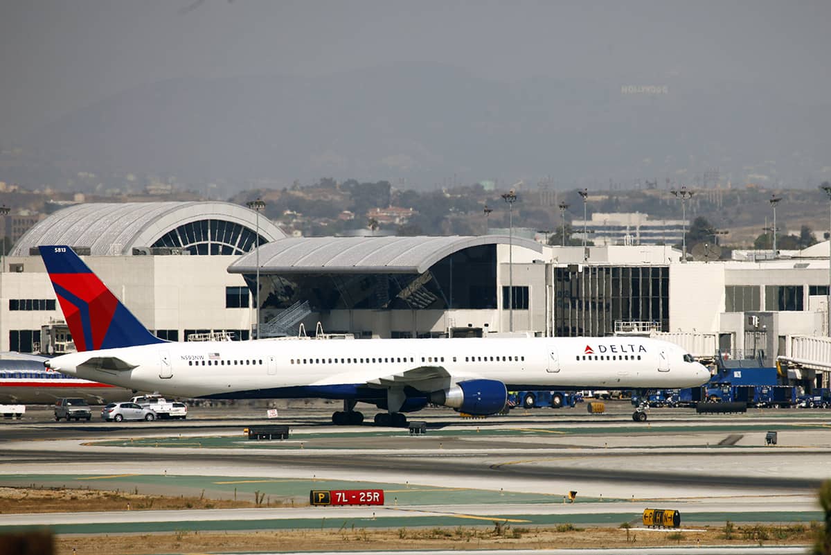 757-300 at LAX 2010