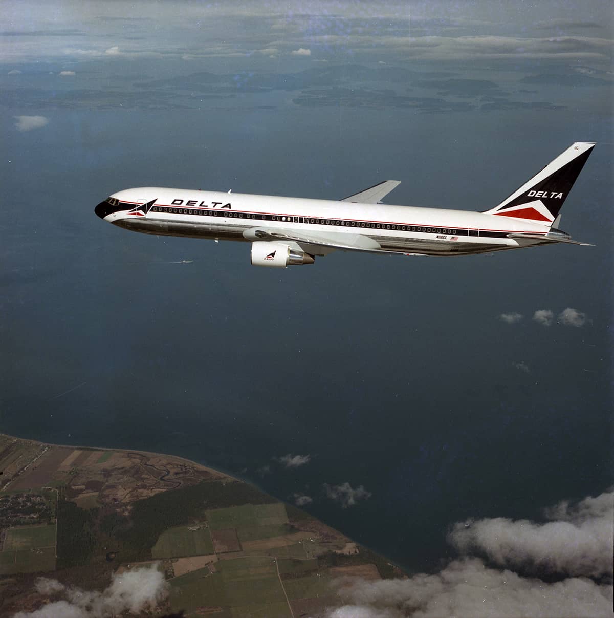 767-300 in flight 860035