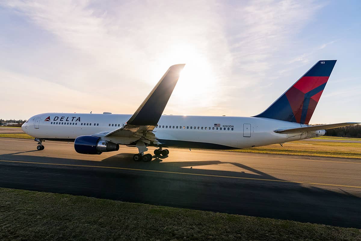 767-300ER_runway_20220721