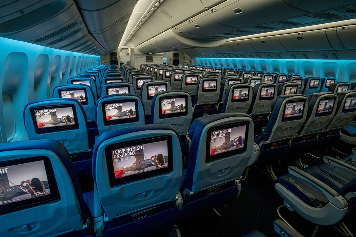 777-200ER Main Cabin 20180615 screens