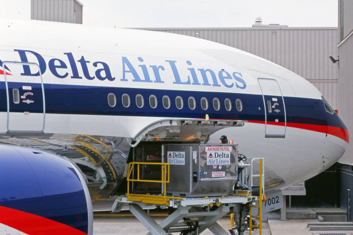 777-200ER_cargo_1999