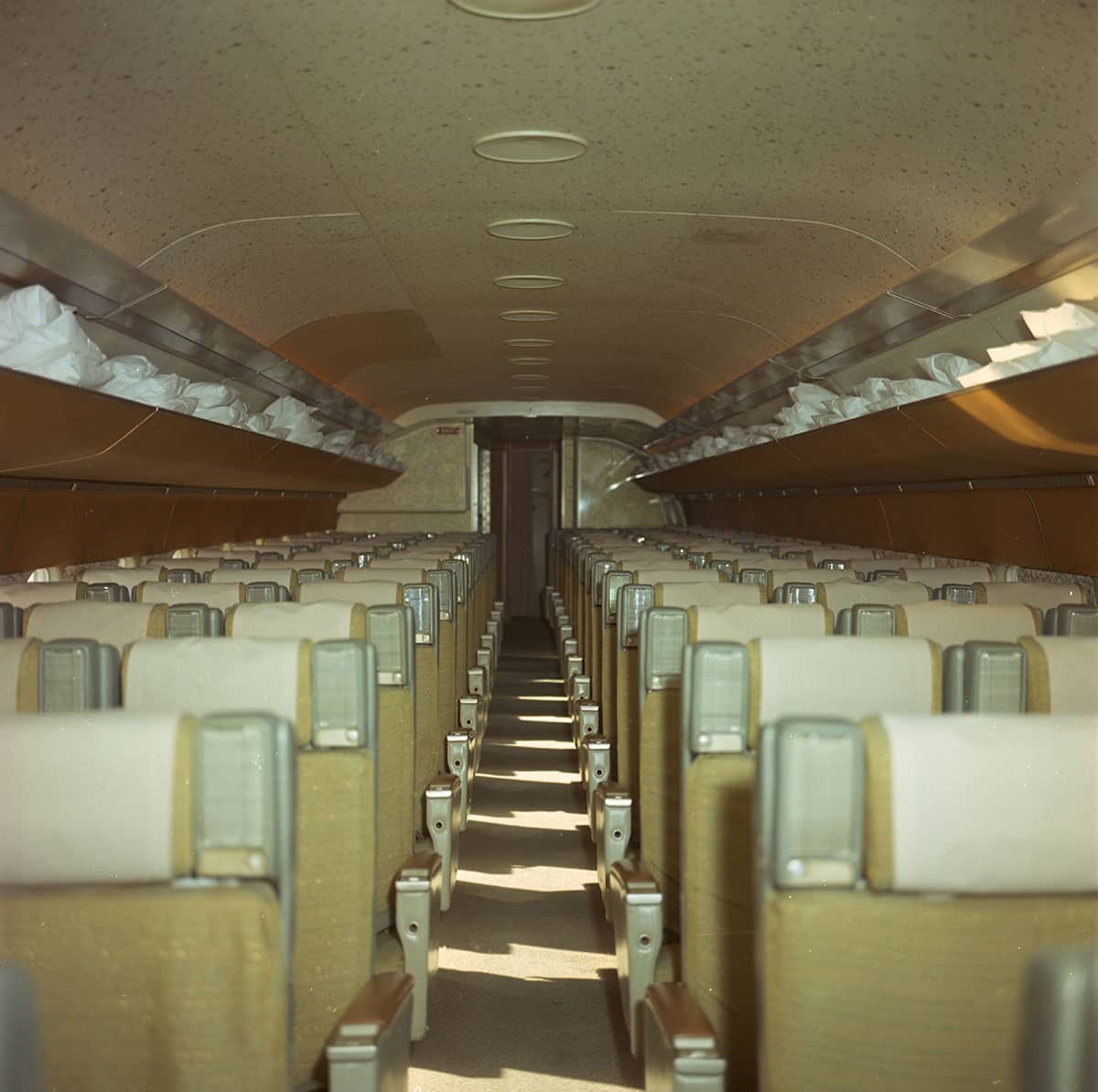 DC-8 coach class_631105_007