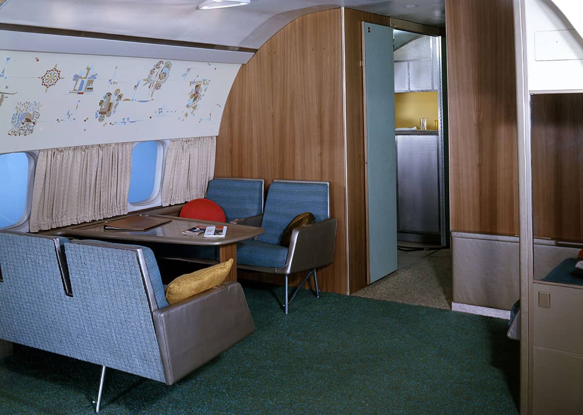 DC-8 first class loung_c01970