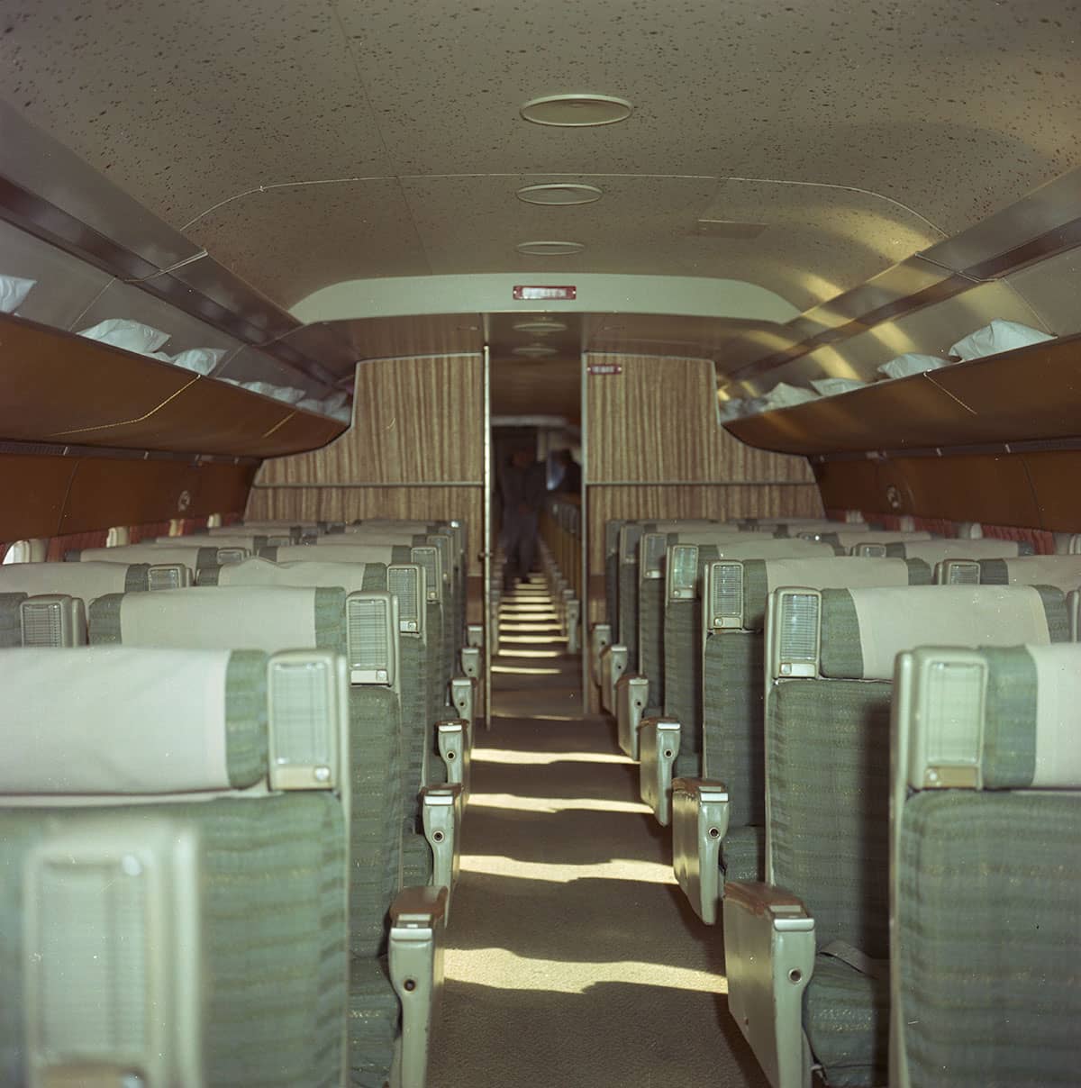 DC-8 first class_631105_012