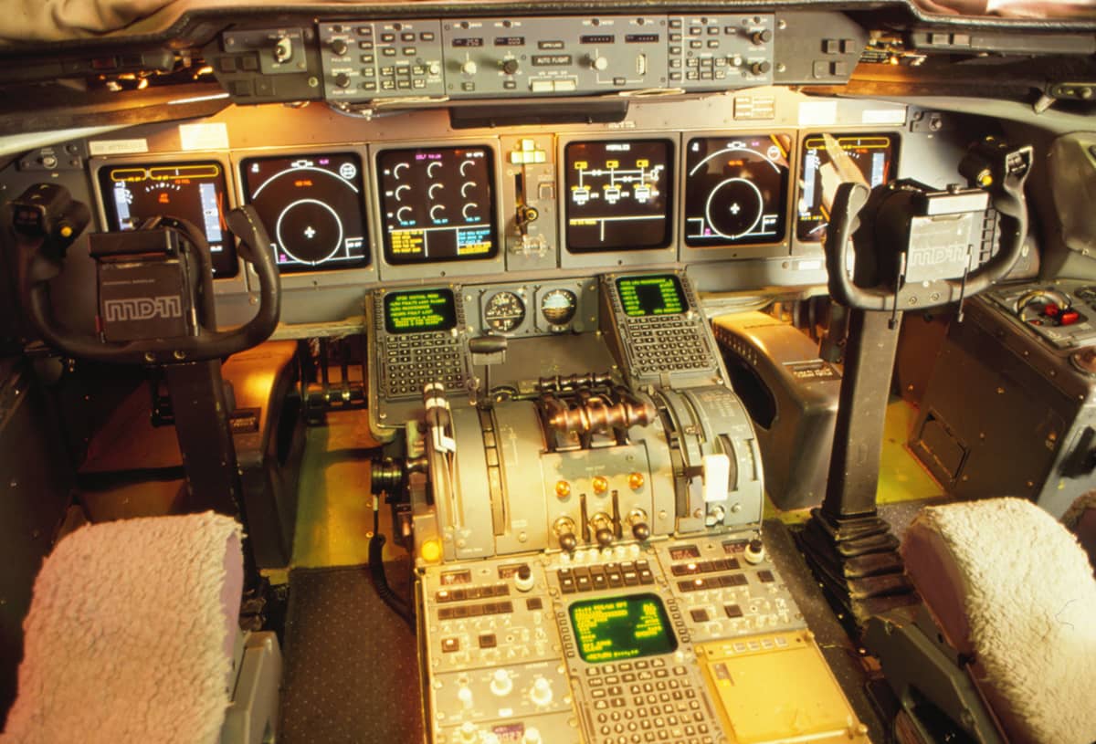 MD-11 flight deck