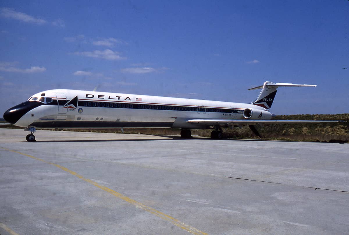 1987 McDonnell Douglas MD-82 pic2