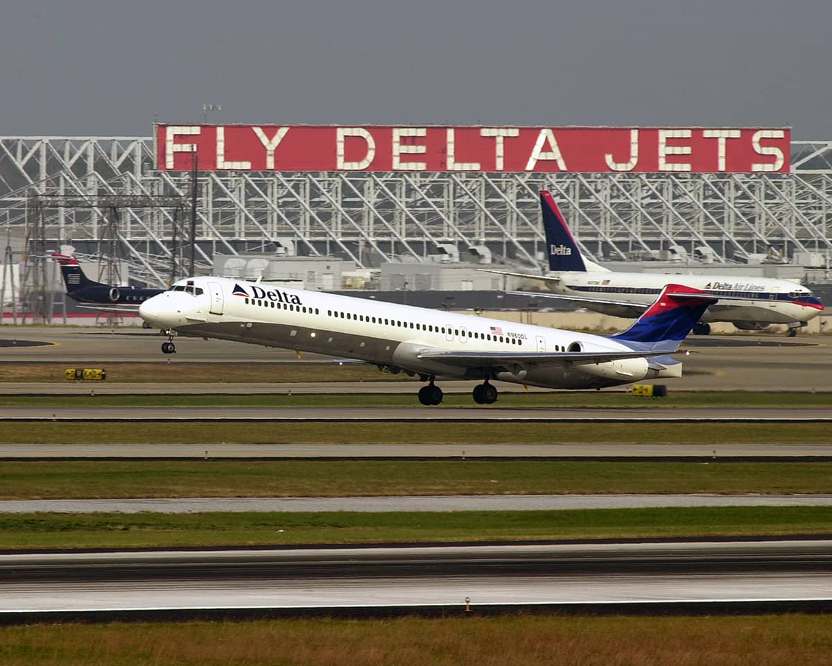 MD-88 in ATL 2000_4967_2
