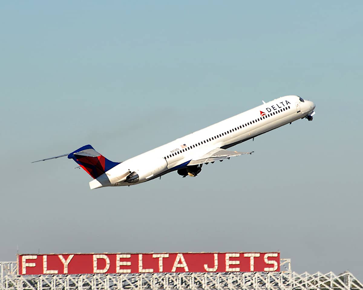 MD-88 takoff_2007-200DSC_3717_RETOUCH
