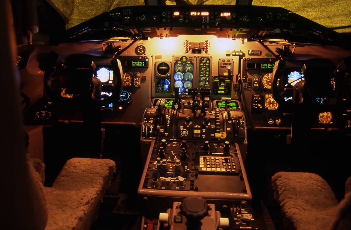 MD-90 cockpit 1994