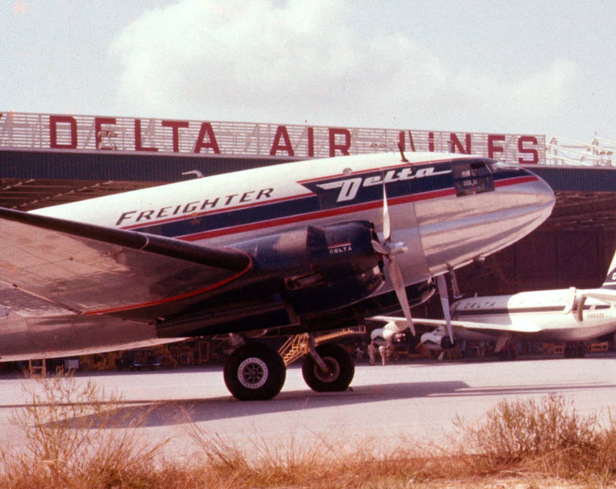 dl_c46_hangar_cropped