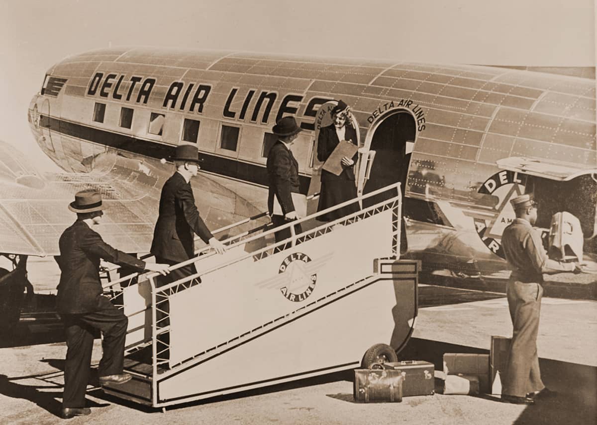 1940_stew_welcoming_pax