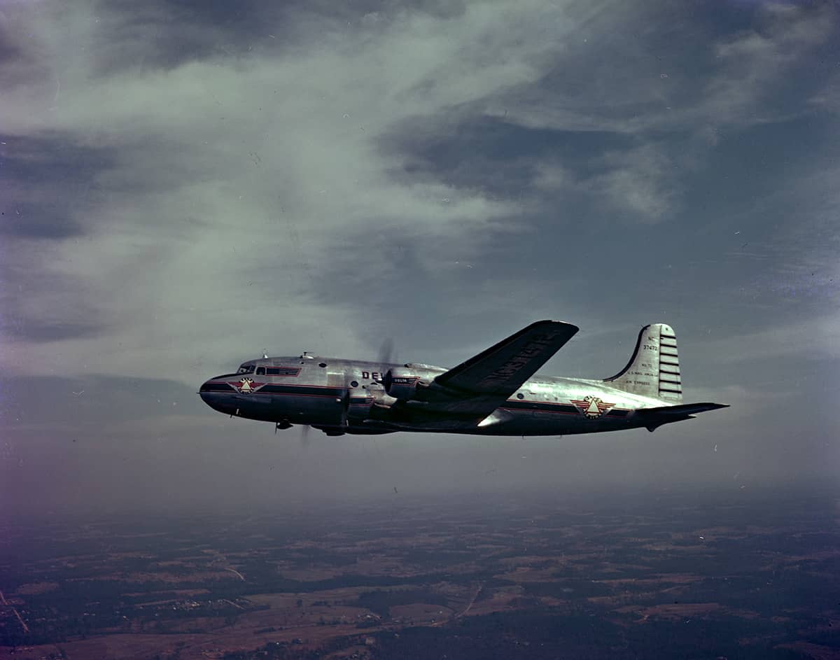 DC-4 in flight_C01597