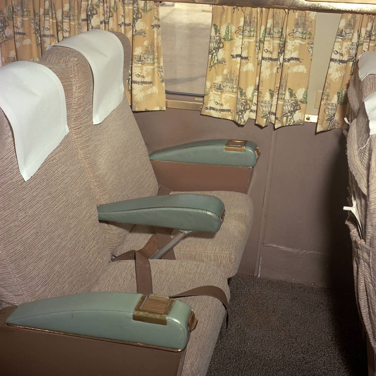 DC-7B interior_631105_008