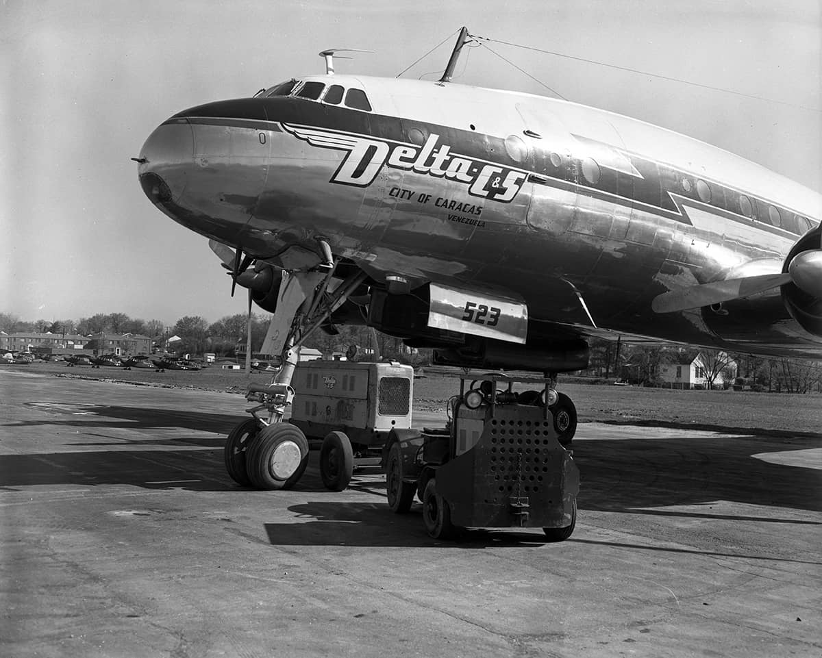 Lockheed Constellation_551446