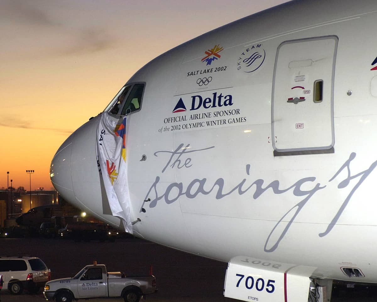 2002_winter_olympics_livery_soaring_spirit_nose