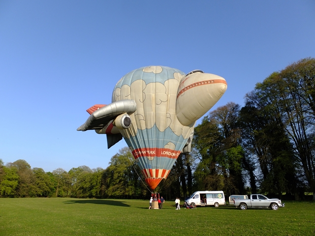 hot air balloon airplane