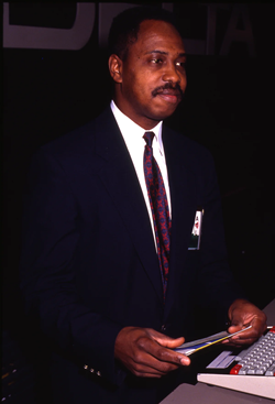 dl_uniforms_1991_acs_male_suit.webp
